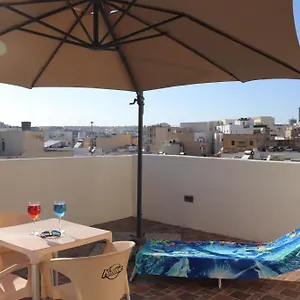 St Julians Penthouse 3 Minutes Walk From Seafront Appartement